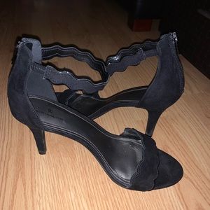 Worthington Scalloped Black Heels sz 11
